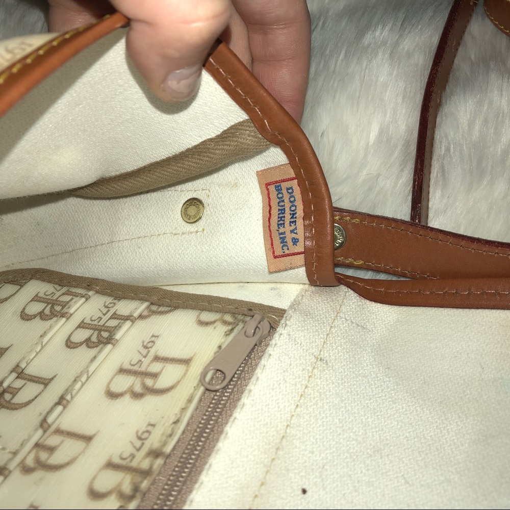 Dooney and Bourke medium cross-body - Picture 7 of 8